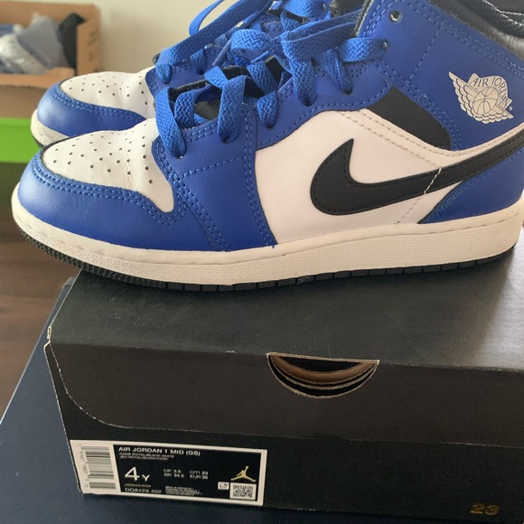 Jordans Royal Blue/ White Jordan’s view video with original box.Offers accepted - Picture 1 of 9